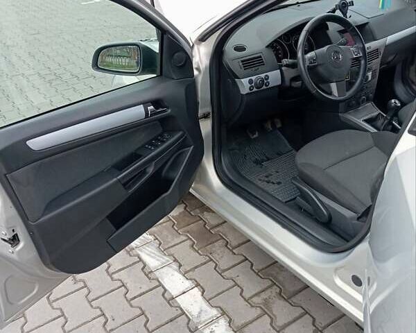 Серый Опель Астра, объемом двигателя 1.6 л и пробегом 198 тыс. км за 5200 $, фото 13 на Automoto.ua