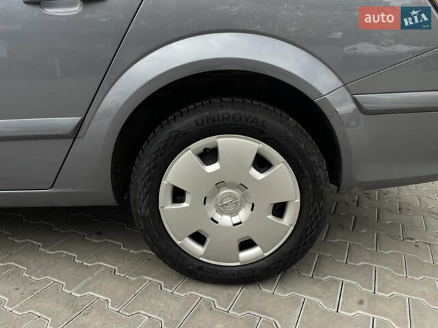 Серый Опель Астра, объемом двигателя 1.6 л и пробегом 158 тыс. км за 4950 $, фото 5 на Automoto.ua