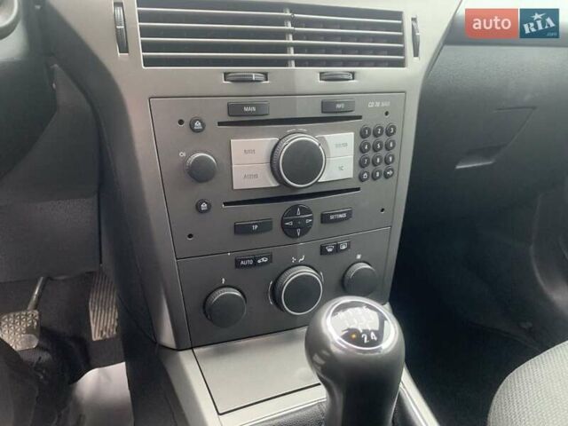 Серый Опель Астра, объемом двигателя 1.6 л и пробегом 195 тыс. км за 4790 $, фото 11 на Automoto.ua