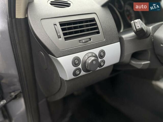 Серый Опель Астра, объемом двигателя 1.6 л и пробегом 158 тыс. км за 4950 $, фото 19 на Automoto.ua