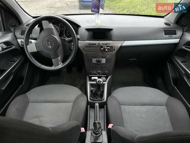 Опель Астра 2006 в Нетешине на Automoto.ua Серый Опель Астра, объемом двигателя 1.6 л и пробегом 265 тыс. км за 4800 $, фото 13 на Automoto.ua