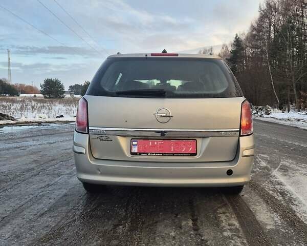 Серый Опель Астра, объемом двигателя 1.6 л и пробегом 220 тыс. км за 4400 $, фото 10 на Automoto.ua