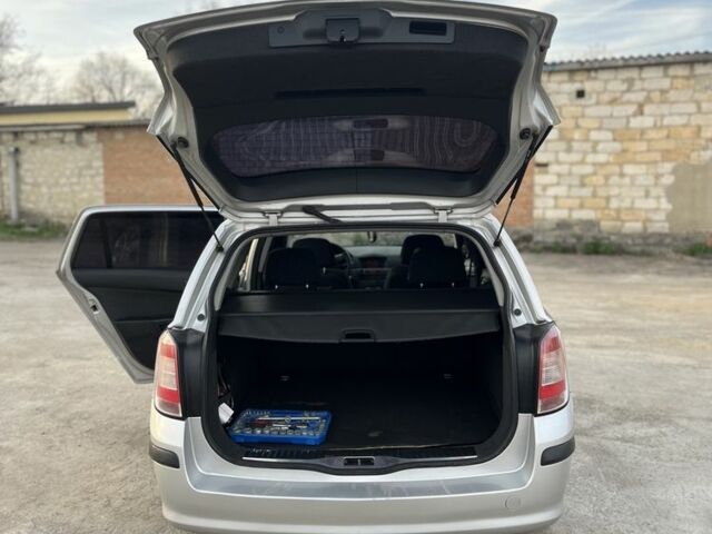 Серый Опель Астра, объемом двигателя 1.7 л и пробегом 270 тыс. км за 4800 $, фото 4 на Automoto.ua