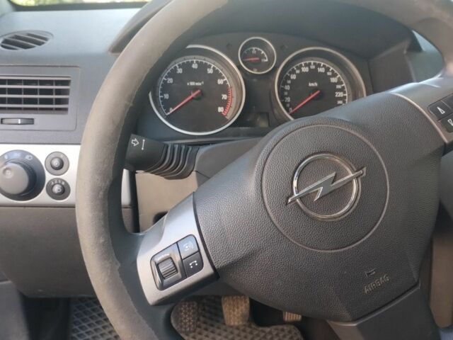 Серый Опель Астра, объемом двигателя 1.6 л и пробегом 120 тыс. км за 4300 $, фото 9 на Automoto.ua