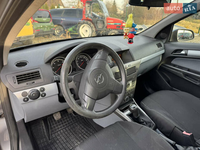 Сірий Опель Астра, об'ємом двигуна 1.69 л та пробігом 266 тис. км за 4500 $, фото 11 на Automoto.ua