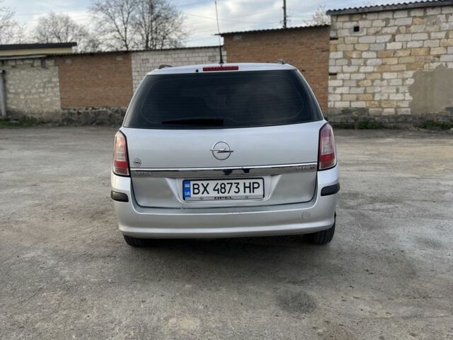 Серый Опель Астра, объемом двигателя 1.7 л и пробегом 270 тыс. км за 4800 $, фото 3 на Automoto.ua