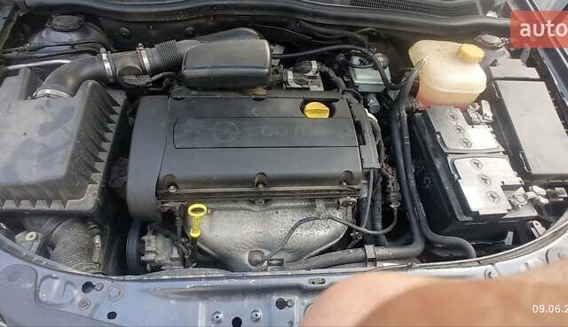 Серый Опель Астра, объемом двигателя 1.6 л и пробегом 217 тыс. км за 4900 $, фото 2 на Automoto.ua