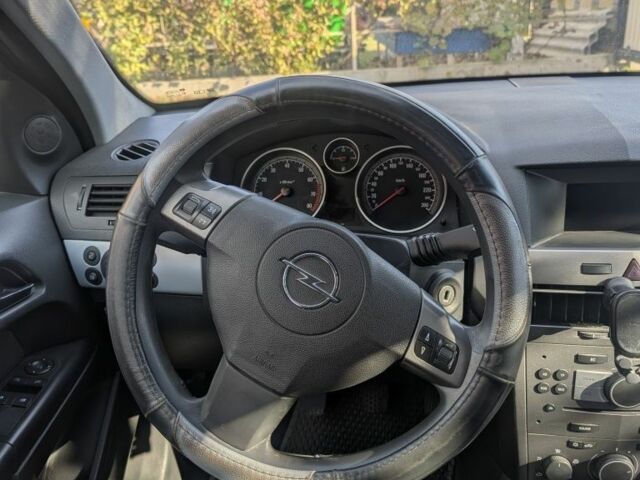 Серый Опель Астра, объемом двигателя 1.6 л и пробегом 197 тыс. км за 4000 $, фото 7 на Automoto.ua