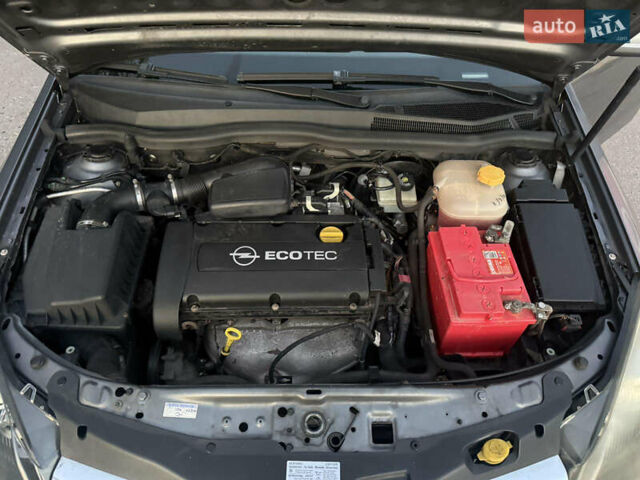Серый Опель Астра, объемом двигателя 1.6 л и пробегом 308 тыс. км за 5299 $, фото 8 на Automoto.ua