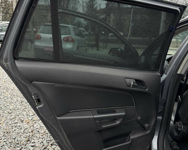 Серый Опель Астра, объемом двигателя 1.6 л и пробегом 310 тыс. км за 5000 $, фото 19 на Automoto.ua