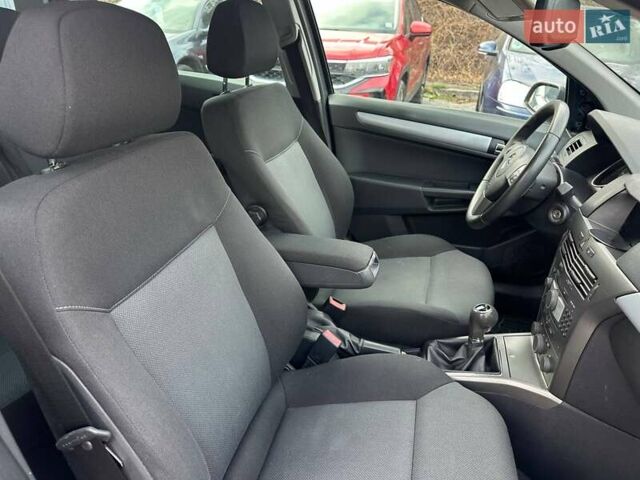 Серый Опель Астра, объемом двигателя 1.6 л и пробегом 126 тыс. км за 5450 $, фото 10 на Automoto.ua