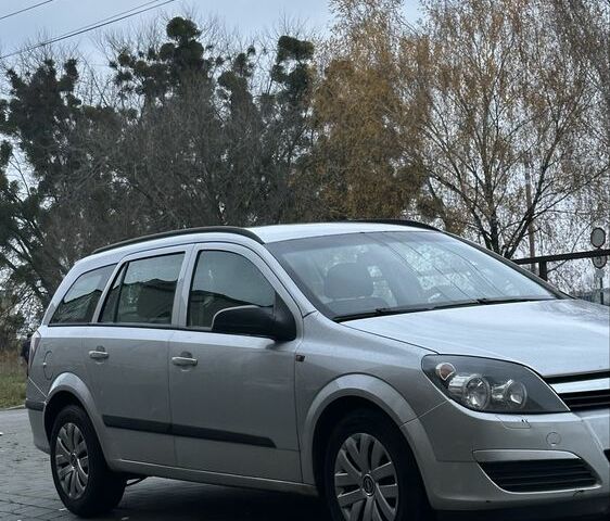 Серый Опель Астра, объемом двигателя 1.7 л и пробегом 290 тыс. км за 1800 $, фото 6 на Automoto.ua