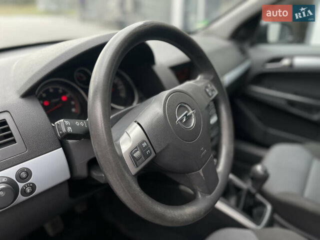 Серый Опель Астра, объемом двигателя 1.6 л и пробегом 158 тыс. км за 4950 $, фото 20 на Automoto.ua