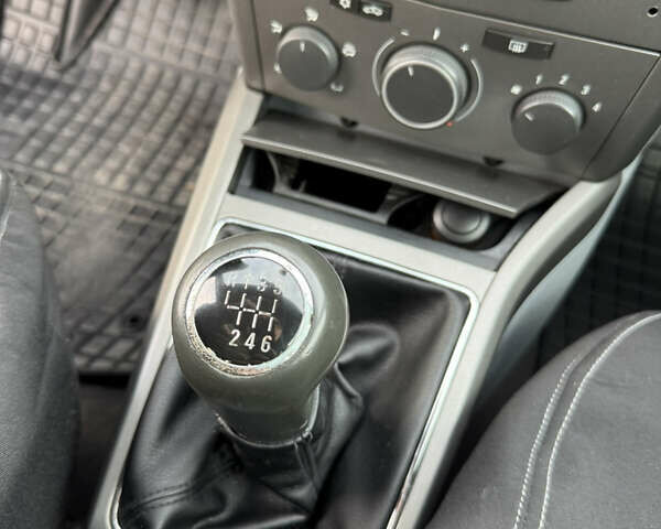 Сірий Опель Астра, об'ємом двигуна 1.69 л та пробігом 266 тис. км за 4500 $, фото 14 на Automoto.ua