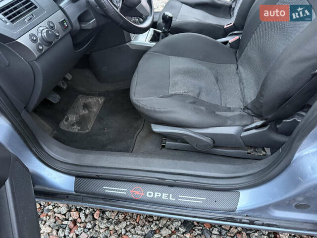 Серый Опель Астра, объемом двигателя 1.6 л и пробегом 333 тыс. км за 3300 $, фото 15 на Automoto.ua