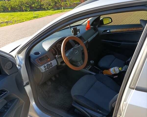 Серый Опель Астра, объемом двигателя 1.4 л и пробегом 311 тыс. км за 4500 $, фото 13 на Automoto.ua