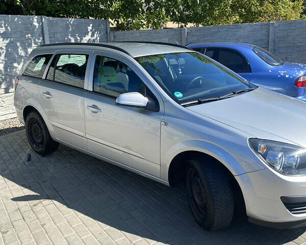 Серый Опель Астра, объемом двигателя 1.4 л и пробегом 280 тыс. км за 5000 $, фото 5 на Automoto.ua