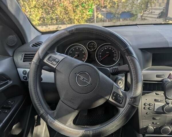 Серый Опель Астра, объемом двигателя 1.6 л и пробегом 197 тыс. км за 4000 $, фото 6 на Automoto.ua