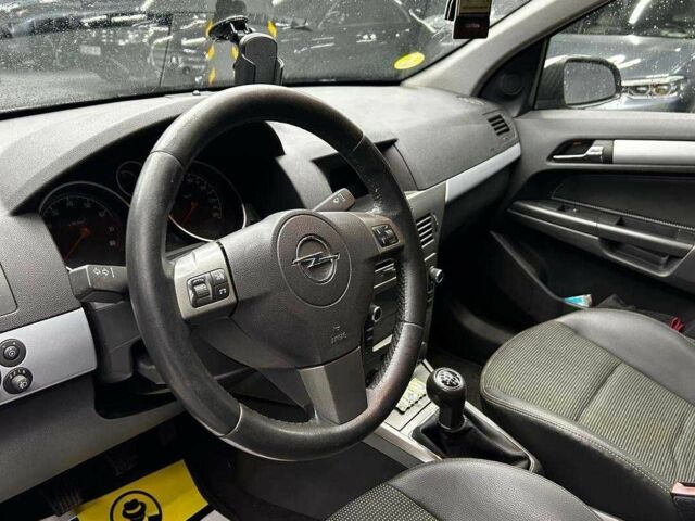 Серый Опель Астра, объемом двигателя 1.6 л и пробегом 249 тыс. км за 5700 $, фото 7 на Automoto.ua