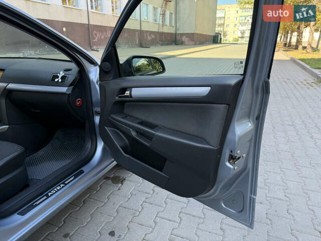 Сірий Опель Астра, об'ємом двигуна 1.91 л та пробігом 228 тис. км за 3999 $, фото 14 на Automoto.ua