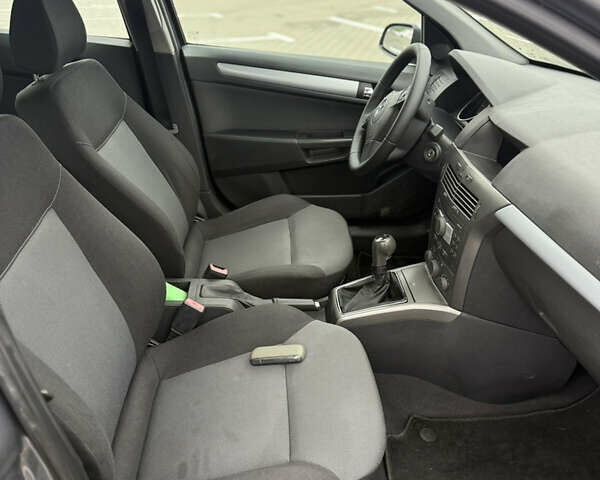 Сірий Опель Астра, об'ємом двигуна 1.6 л та пробігом 160 тис. км за 4450 $, фото 20 на Automoto.ua