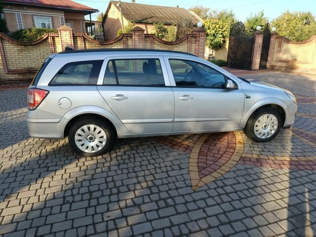 Серый Опель Астра, объемом двигателя 1.8 л и пробегом 260 тыс. км за 4250 $, фото 7 на Automoto.ua