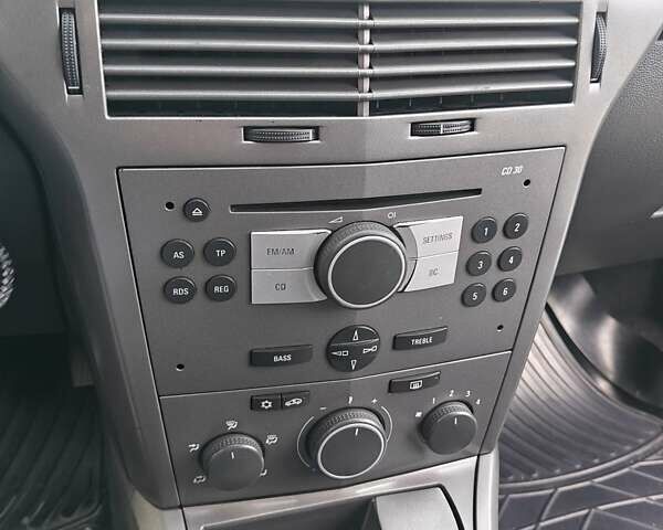 Опель Астра 2006 в Черткове на Automoto.ua Серый Опель Астра, объемом двигателя 1.3 л и пробегом 300 тыс. км за 3999 $, фото 48 на Automoto.ua