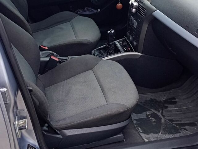 Серый Опель Астра, объемом двигателя 1.6 л и пробегом 287 тыс. км за 3900 $, фото 15 на Automoto.ua