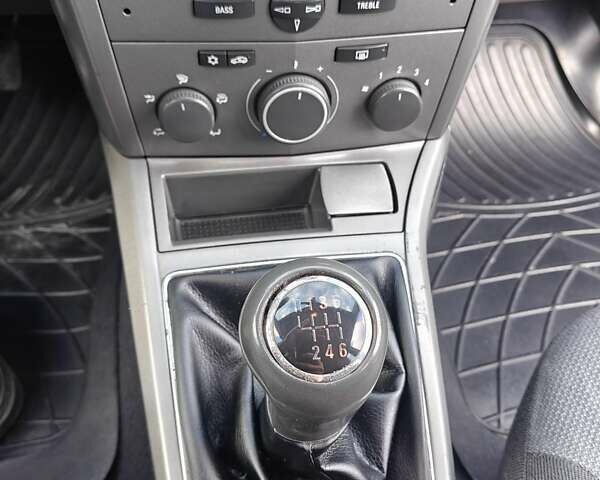 Опель Астра 2006 в Черткове на Automoto.ua Серый Опель Астра, объемом двигателя 1.3 л и пробегом 300 тыс. км за 3999 $, фото 46 на Automoto.ua