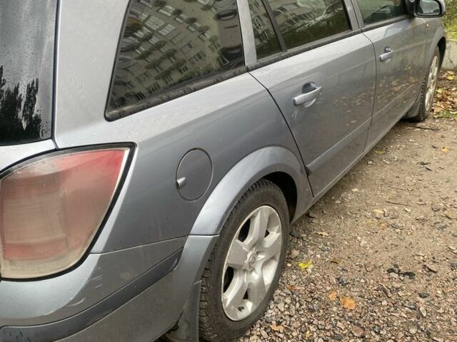 Серый Опель Астра, объемом двигателя 1.2 л и пробегом 350 тыс. км за 3500 $, фото 3 на Automoto.ua