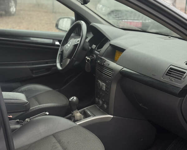 Сірий Опель Астра, об'ємом двигуна 1.6 л та пробігом 261 тис. км за 3999 $, фото 41 на Automoto.ua