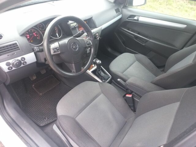 Серый Опель Астра, объемом двигателя 1.6 л и пробегом 227 тыс. км за 4474 $, фото 13 на Automoto.ua