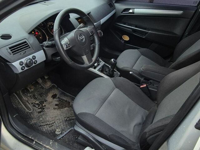 Серый Опель Астра, объемом двигателя 1.9 л и пробегом 290 тыс. км за 4200 $, фото 6 на Automoto.ua