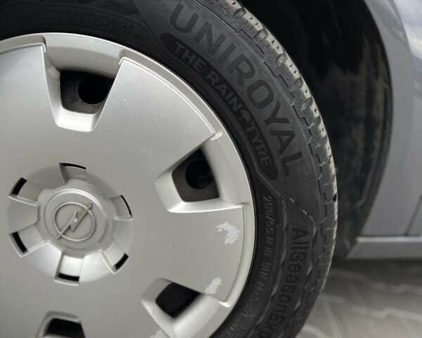 Серый Опель Астра, объемом двигателя 1.6 л и пробегом 158 тыс. км за 4950 $, фото 2 на Automoto.ua