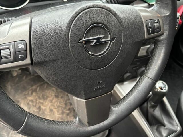 Серый Опель Астра, объемом двигателя 1.6 л и пробегом 245 тыс. км за 5450 $, фото 7 на Automoto.ua