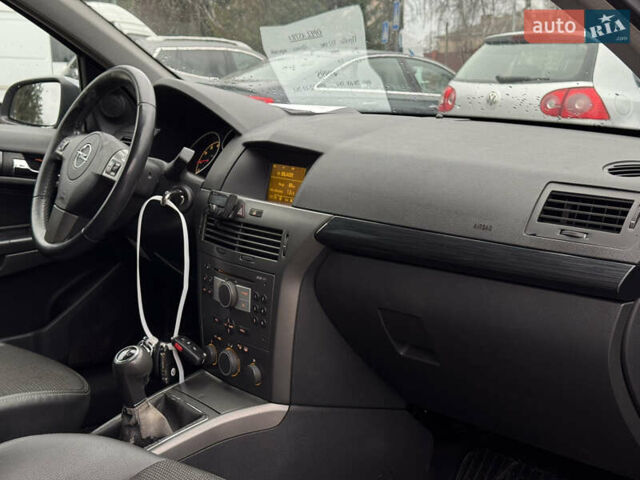 Серый Опель Астра, объемом двигателя 1.6 л и пробегом 310 тыс. км за 5000 $, фото 25 на Automoto.ua