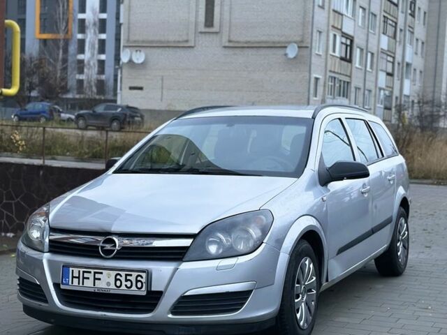 Серый Опель Астра, объемом двигателя 1.7 л и пробегом 290 тыс. км за 1800 $, фото 1 на Automoto.ua