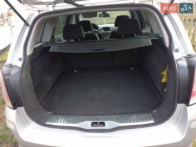 Серый Опель Астра, объемом двигателя 1.6 л и пробегом 227 тыс. км за 4600 $, фото 10 на Automoto.ua