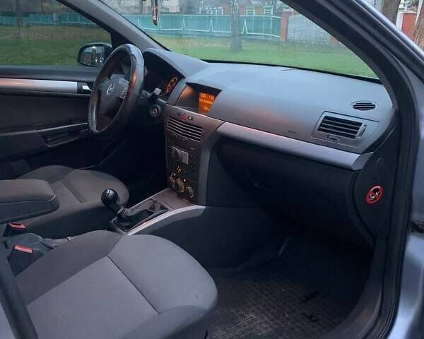 Сірий Опель Астра, об'ємом двигуна 1.9 л та пробігом 256 тис. км за 4800 $, фото 5 на Automoto.ua