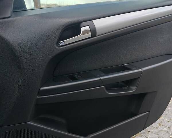 Опель Астра 2006 в Черткове на Automoto.ua Серый Опель Астра, объемом двигателя 1.3 л и пробегом 300 тыс. км за 3999 $, фото 52 на Automoto.ua