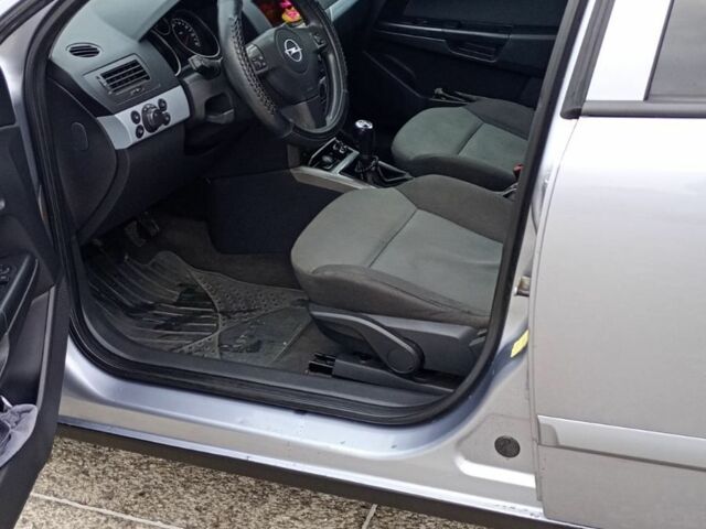 Серый Опель Астра, объемом двигателя 1.6 л и пробегом 287 тыс. км за 3900 $, фото 16 на Automoto.ua