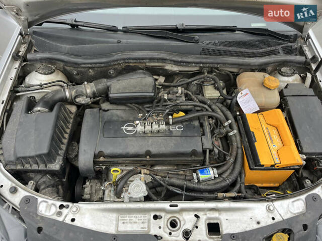 Серый Опель Астра, объемом двигателя 1.6 л и пробегом 198 тыс. км за 4450 $, фото 28 на Automoto.ua