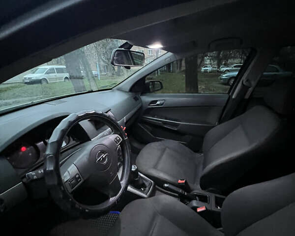 Серый Опель Астра, объемом двигателя 1.91 л и пробегом 349 тыс. км за 4600 $, фото 5 на Automoto.ua