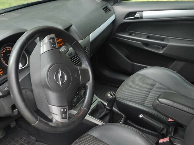 Серый Опель Астра, объемом двигателя 1.6 л и пробегом 280 тыс. км за 4800 $, фото 13 на Automoto.ua