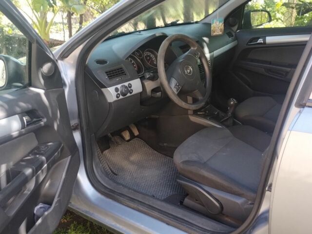 Серый Опель Астра, объемом двигателя 1.6 л и пробегом 120 тыс. км за 4300 $, фото 8 на Automoto.ua