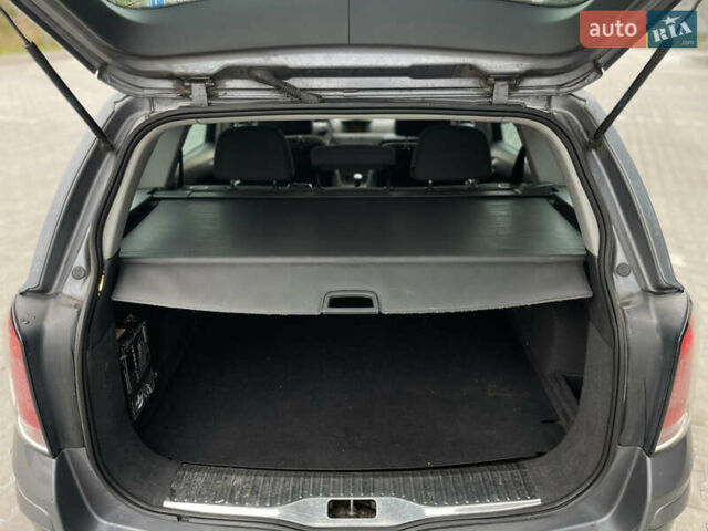 Серый Опель Астра, объемом двигателя 1.6 л и пробегом 158 тыс. км за 4950 $, фото 14 на Automoto.ua