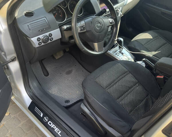 Сірий Опель Астра, об'ємом двигуна 1.91 л та пробігом 262 тис. км за 4999 $, фото 3 на Automoto.ua