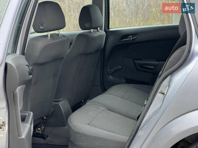 Опель Астра 2006 у Рожище на Automoto.ua Сірий Опель Астра, об'ємом двигуна 1.3 л та пробігом 243 тис. км за 4900 $, фото 18 на Automoto.ua