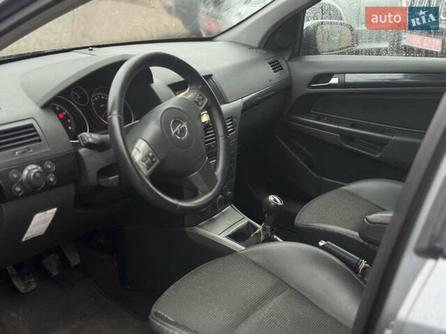 Сірий Опель Астра, об'ємом двигуна 1.6 л та пробігом 261 тис. км за 3999 $, фото 40 на Automoto.ua