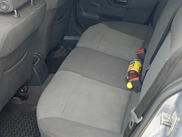 Серый Опель Астра, объемом двигателя 1.6 л и пробегом 287 тыс. км за 3900 $, фото 9 на Automoto.ua